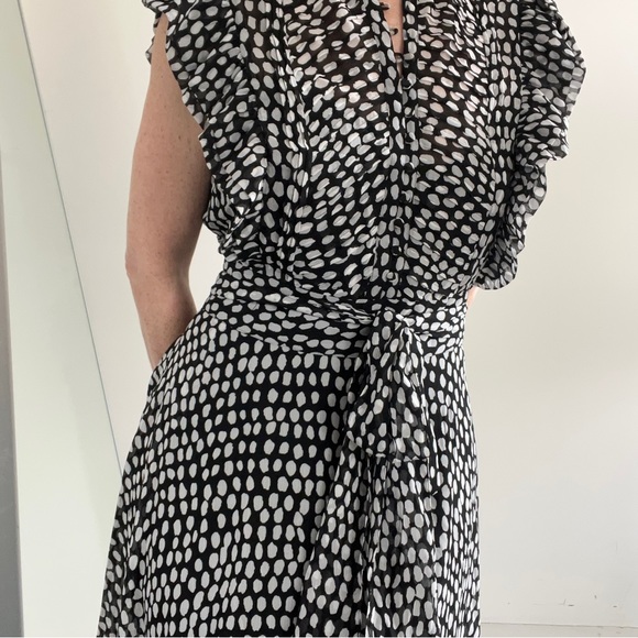 Club Monaco Dresses & Skirts - Club Monico Dress size 12 black and white ruffed